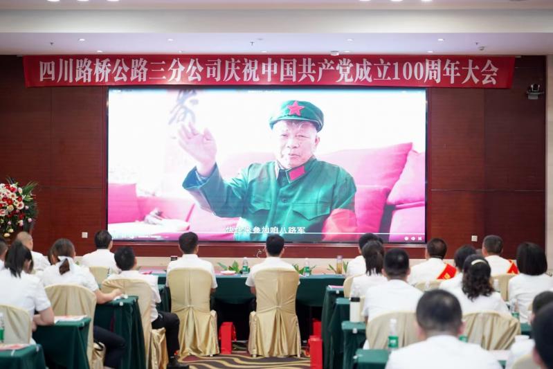 1-2突出“双结合”：始终突出与深化企史学习相结合.jpg